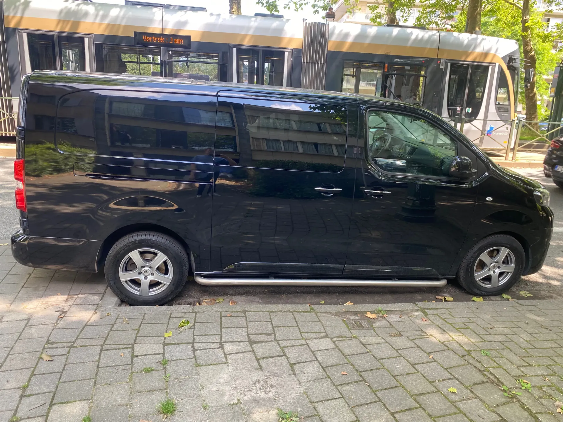 Van 01 (6 seater)